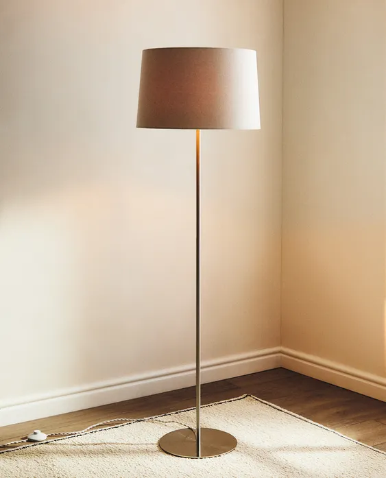 LUMINÁRIA DE CHÃO EXTENSÍVEL DE METAL
